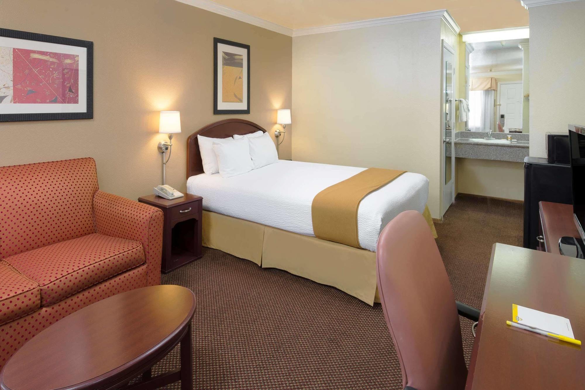 Days Inn By Wyndham Pinole Berkeley Kültér fotó