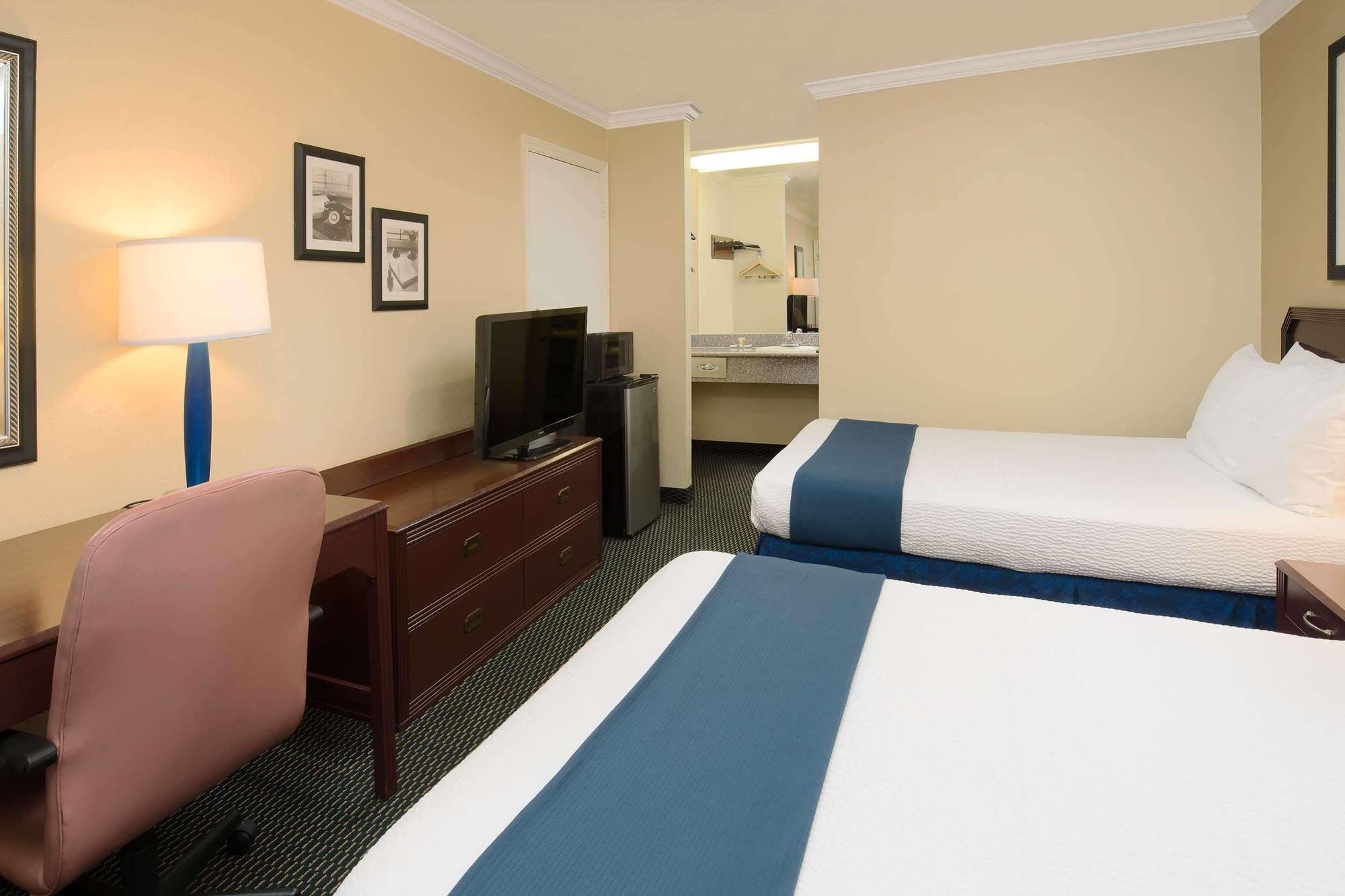 Days Inn By Wyndham Pinole Berkeley Kültér fotó